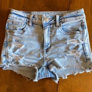 Adorable American Eagle light wash jean shorts